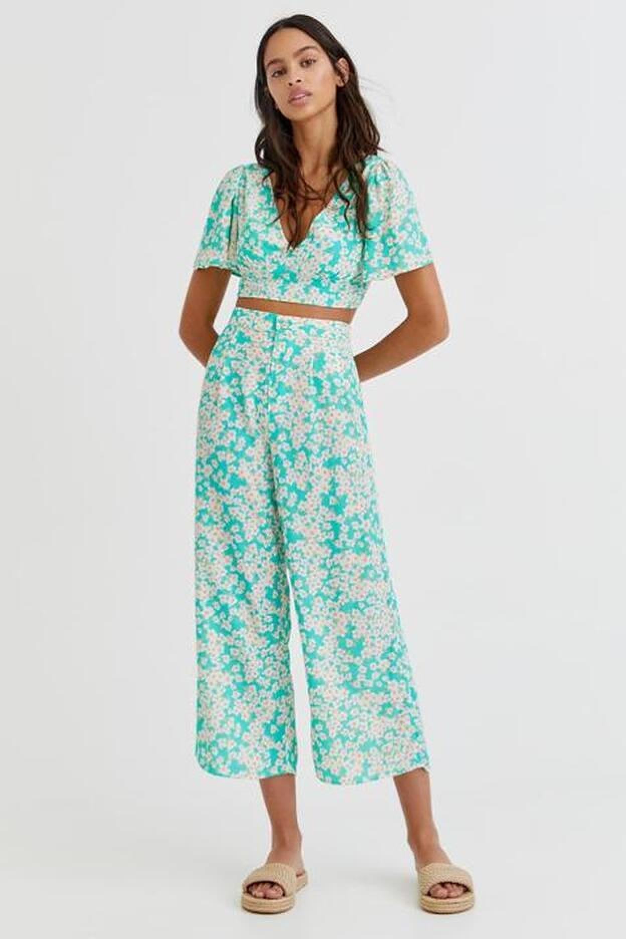 Pincha en la imagen y descubre los bolsos más bonitos, baratos y combinables de Pull & Bear.