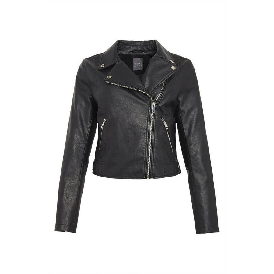 ¿Quieres conseguir un look motero sin gastar mucho dinero? Primark tiene una cazadora básica de polipiel en color negro y con cremalleras que cuesta 17 €.