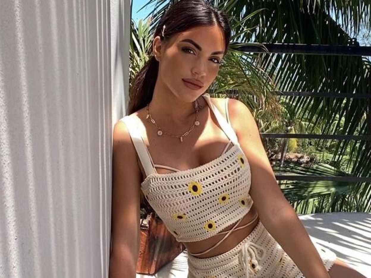 Haz click en la imagen para descubrir otras prendas crochet de nueva colección que nos recuerda a la ropa de ganchillo que ya nos hacían nuestras abuelas.