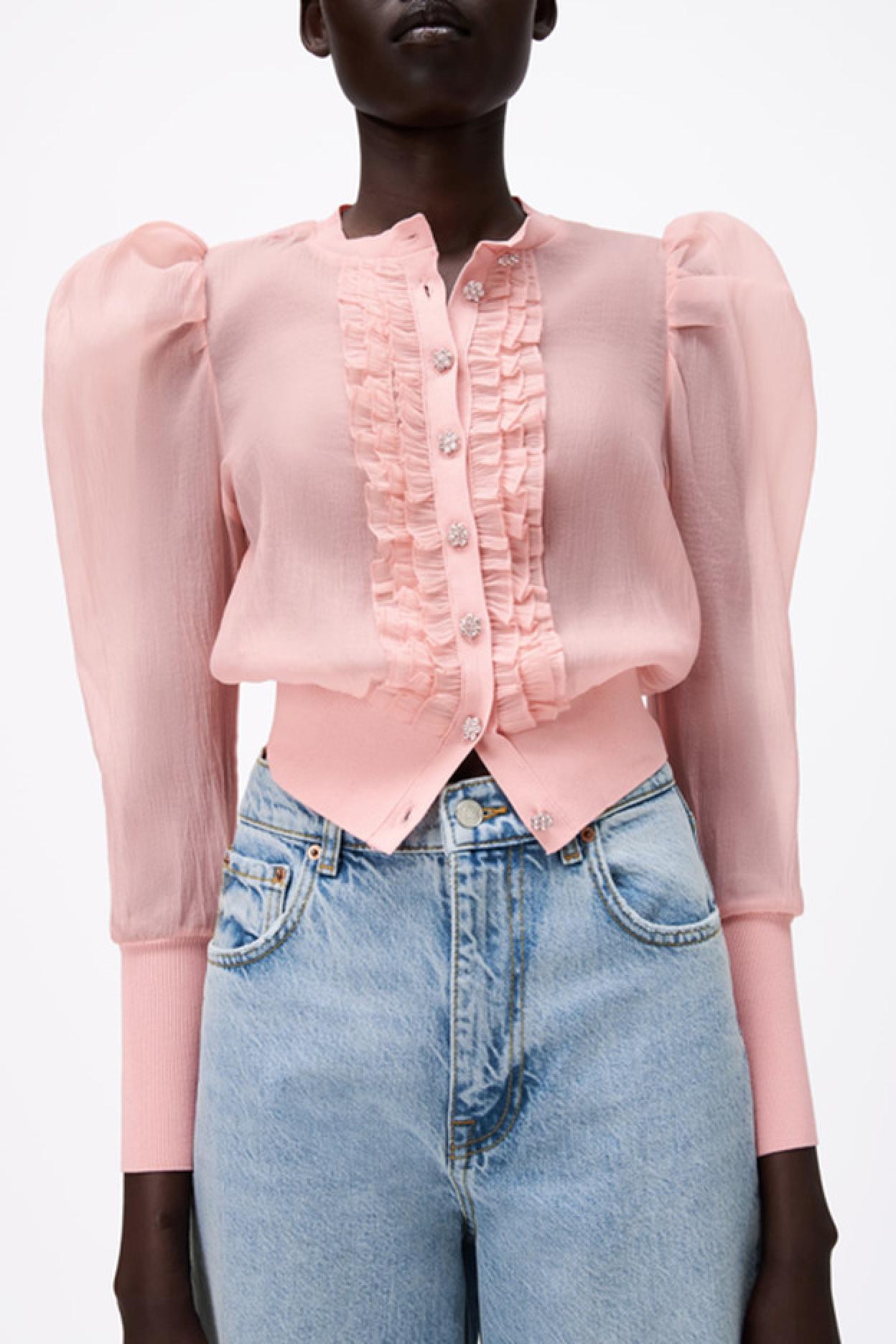 Pincha en la foto para ver 11 prendas de organza para ser la más elegante.