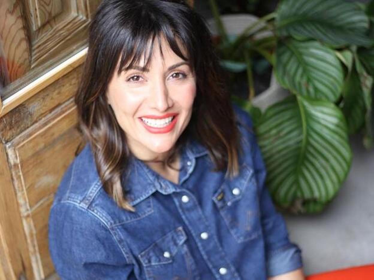 Pincha en la imagen para ver las compras de la semana: de los bolsos de rafia de Zara que parecen de lujo a los vestidos camiseros que están a punto de agotarse.