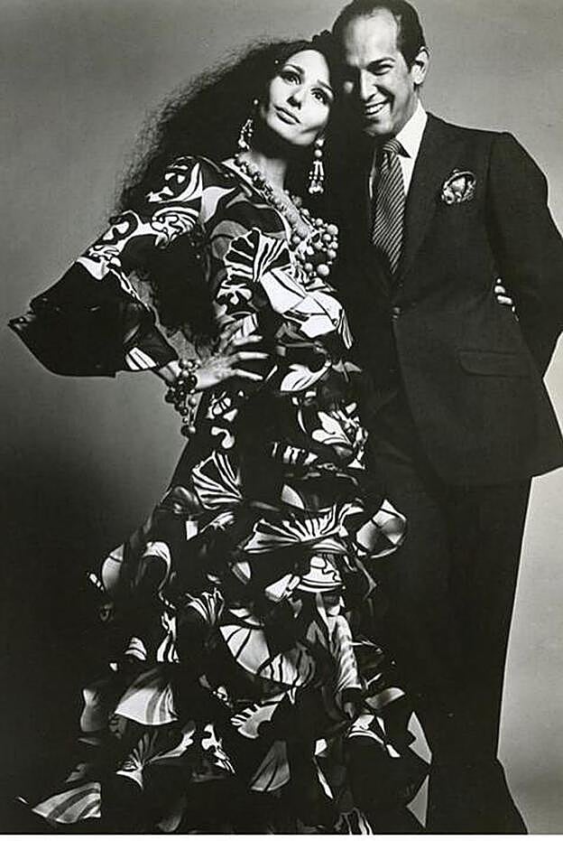 En su cuenta de Instagram son numerosas las referencias a diseñadores que han marcado su vida y de los que comparte numerosas fotografías, como esta con Óscar de la Renta