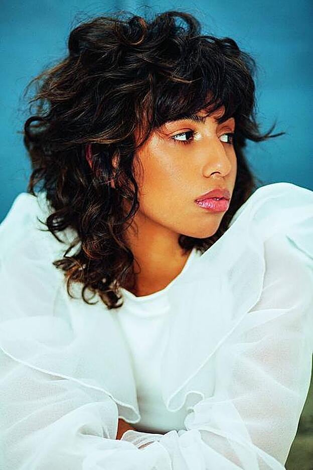 María Baras apuesta por un rizo trabajado con las manos