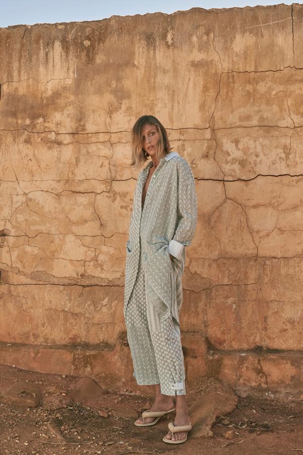 Conjunto de camisa larga de parchwork (49,95 €) y pantalones bombachos (39,95 €), ambos de Zara.