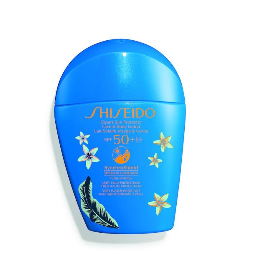 Con un packaging edición especial diseñado en colaboración con Roxy, Expert Sun Protector Face and Body Lotion SPF 50+ de Shiseido es la primera protección solar que aumenta al contacto con el calor, el agua y la transpiración. Además, ayuda a protegerse frente a las líneas de expresión, las arrugas y el tono desigual causado por el fotoenvejecimiento gracias a sus ingredientes de tratamiento. (Pack con After Sun Emulsión 37,50 euros)