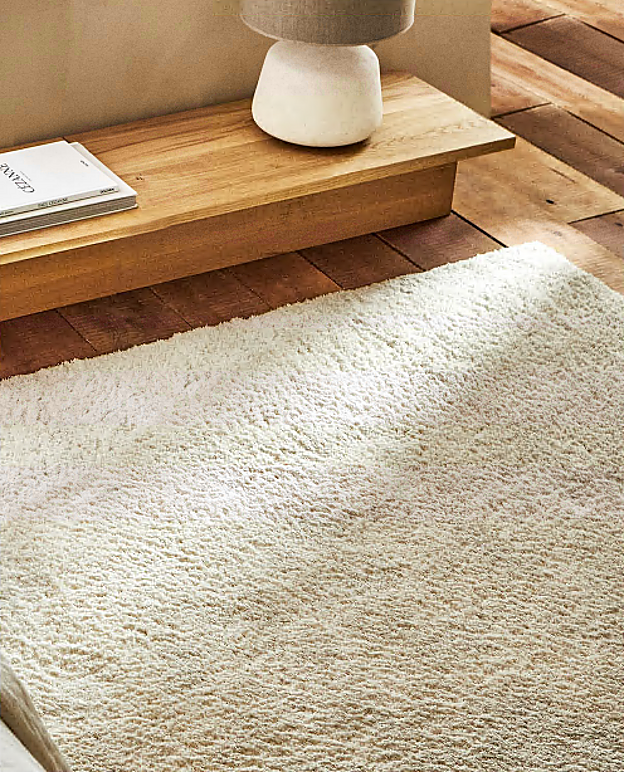 Alfombra de pelo largo de Zara Home.
