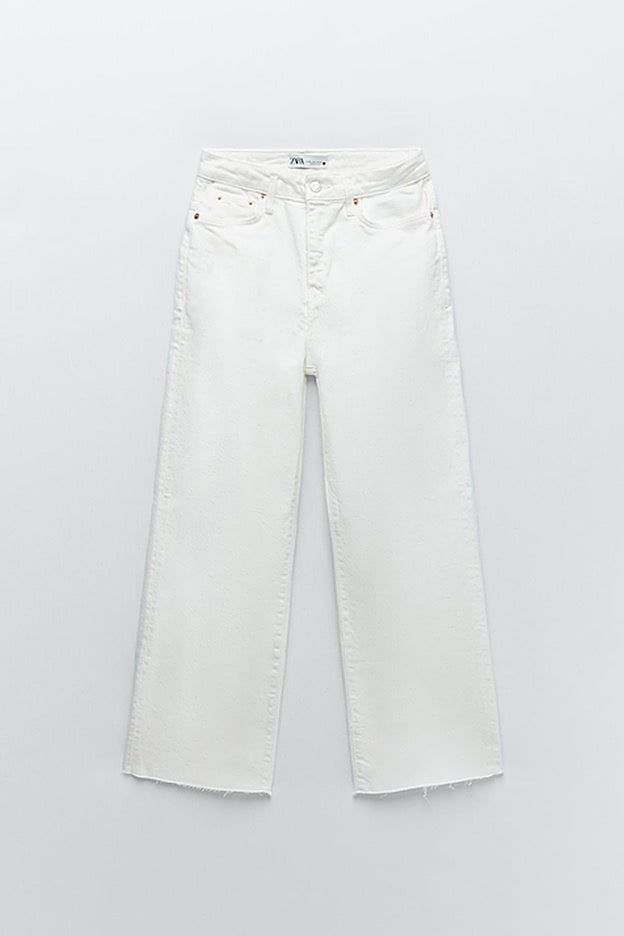 Pantalones vaqueros blancos tipo culotte de Zara.