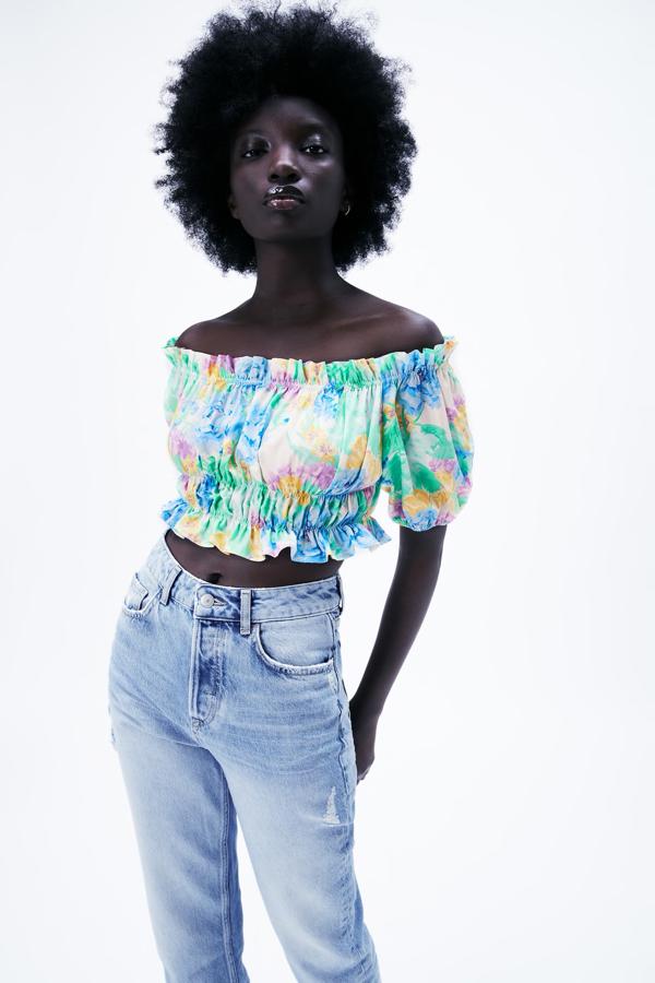 Cuerpo palabra de honor estampado con manga corta, de Zara (19,95 €).