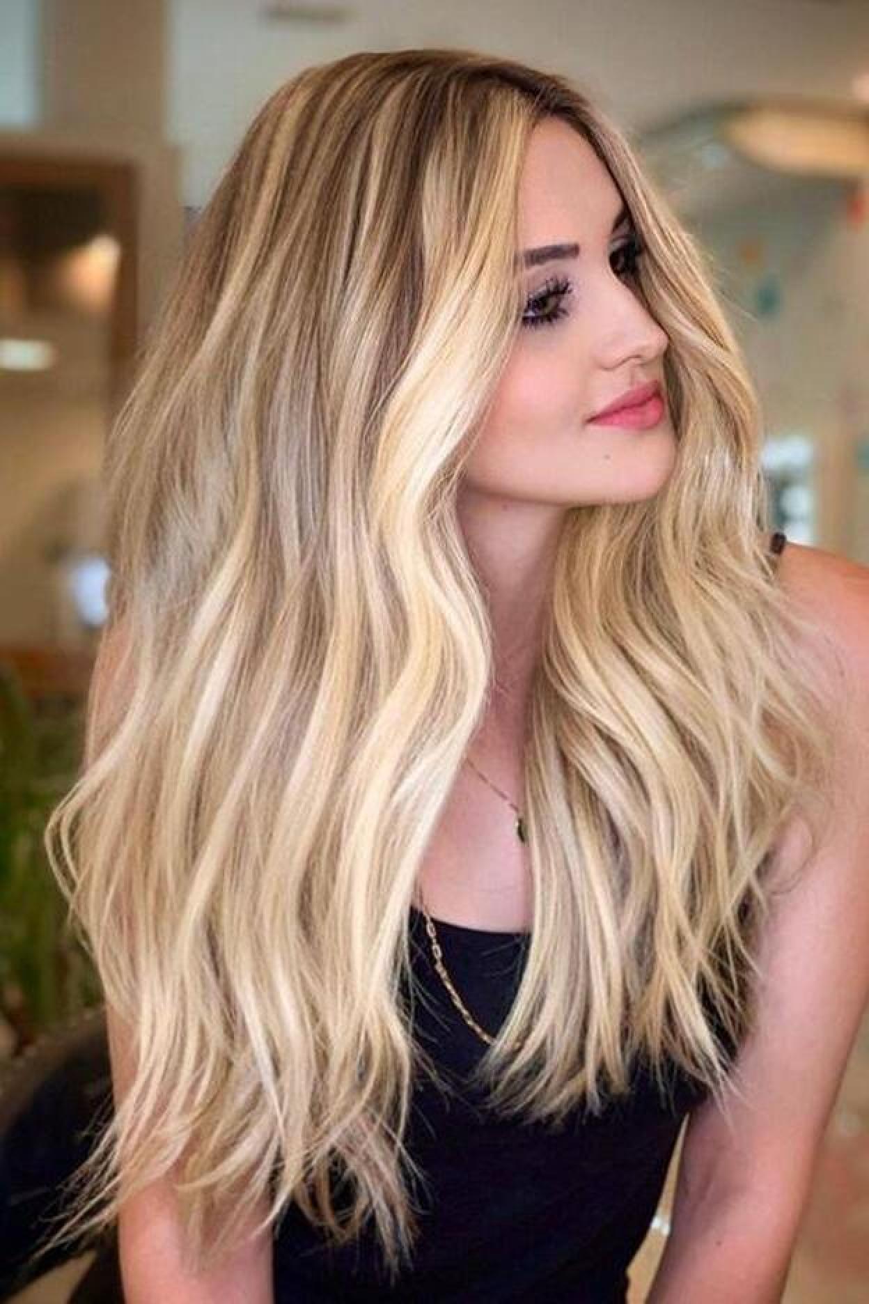 Pincha en la foto para ver los mejores sérums para el pelo dañado con ácido hialurónico y otros ingredientes que suavizan y eliminan el encrespamiento