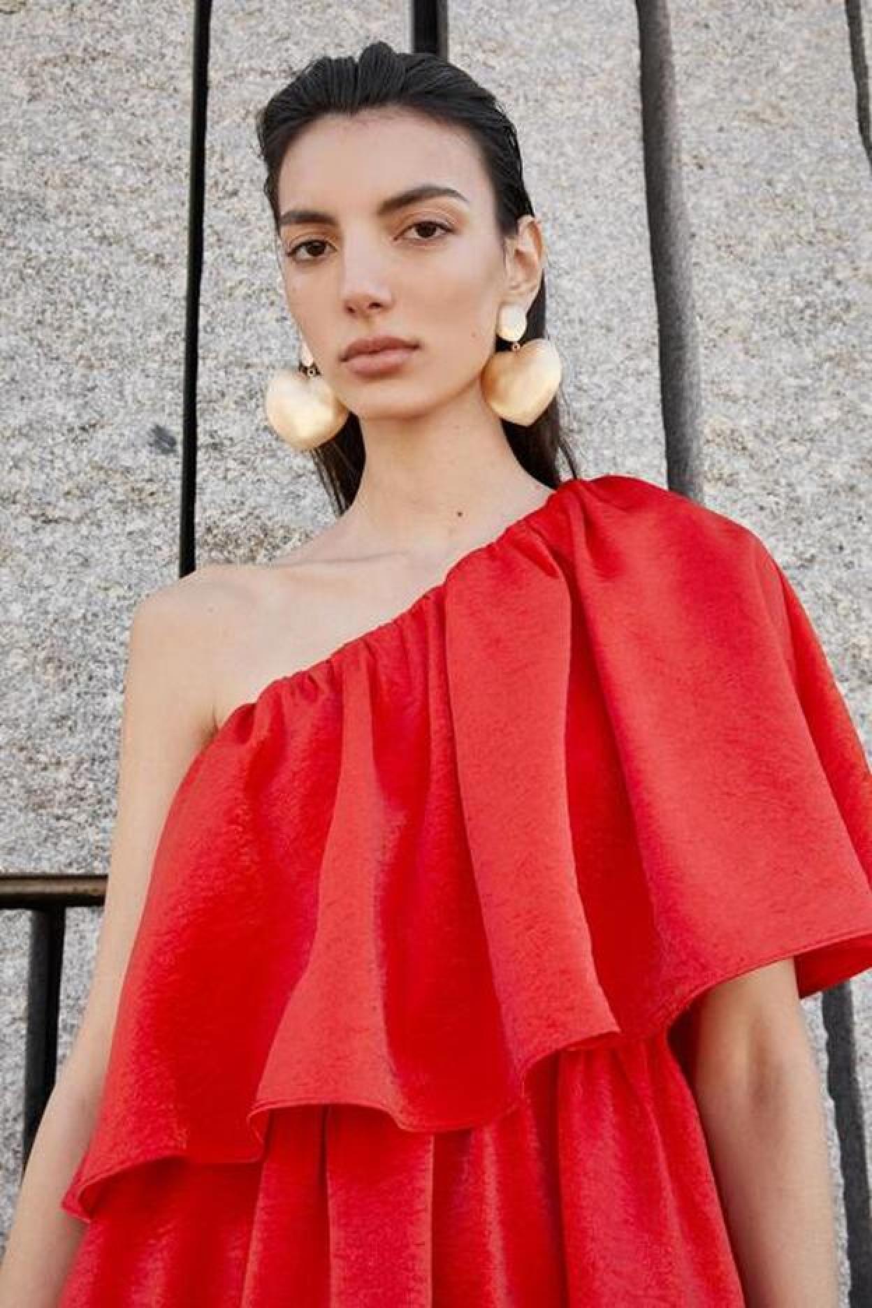 Pincha en la imagen y descubre la alternativa ideal a estas alpargatas de Sfera: 10 sandalias bonitas y cómodas que encontrarás en la misma firma.