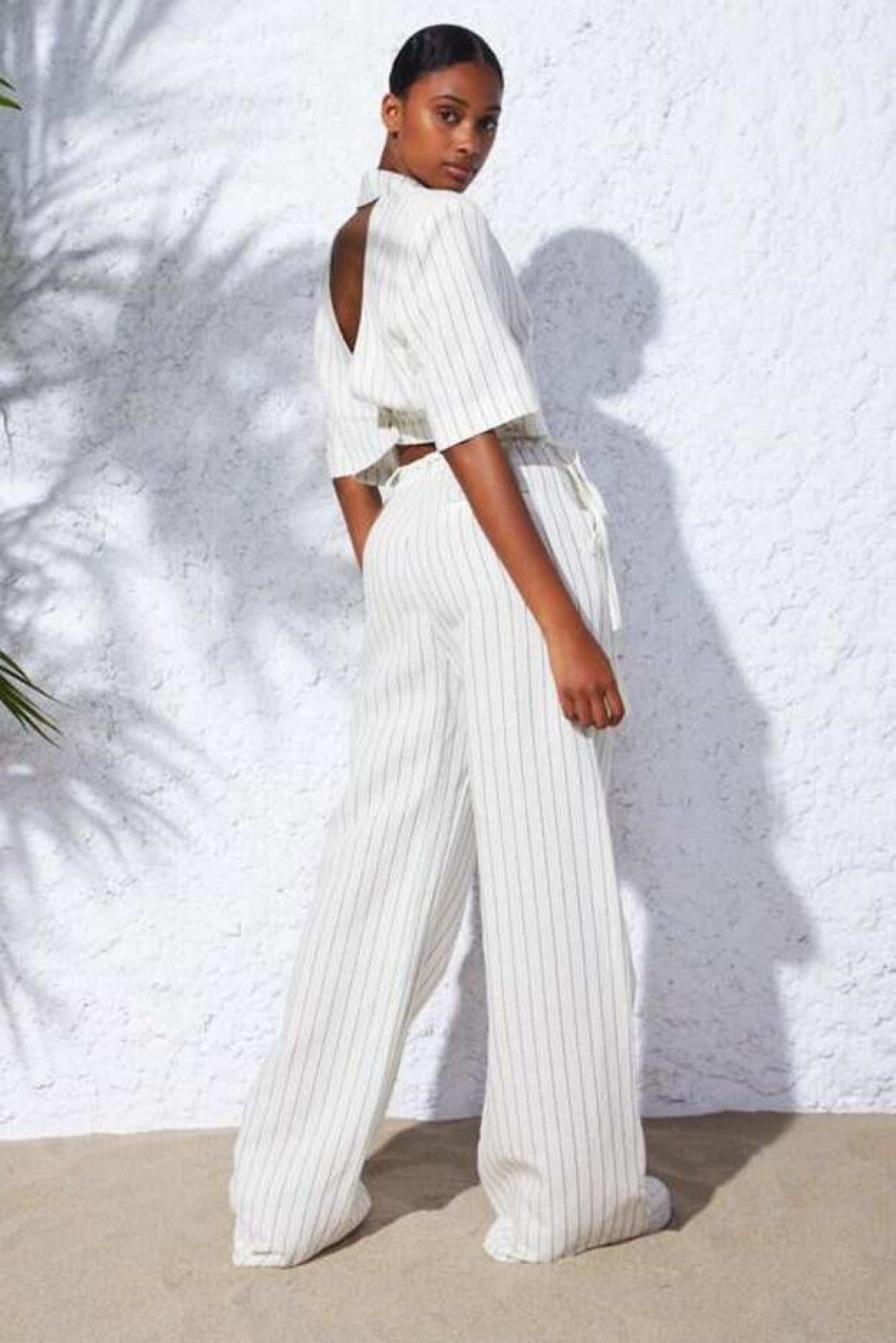 Pincha en la imagen para descubrir las blazers cropped de manga corta que te van a solucionar tus mejores looks de temporada.