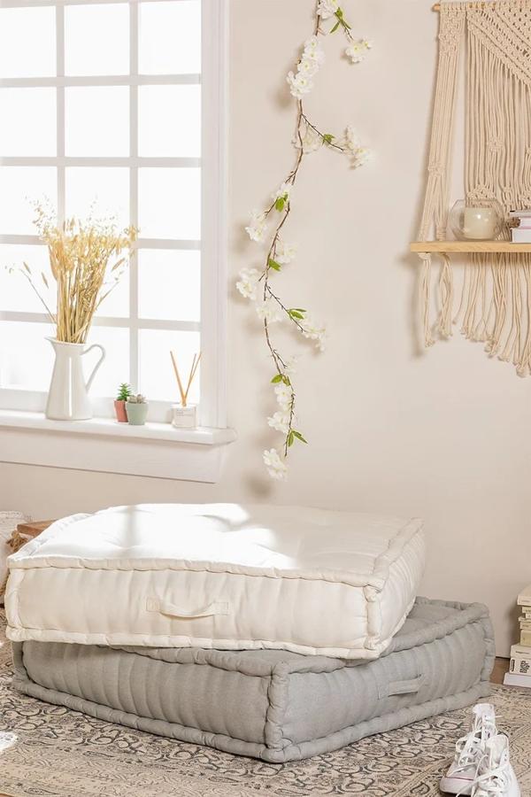 ¿Puf o cojín de suelo? Si eres más de sentarte casi a ras de suelo, mejor quédate con esta opción tan cómoda, y al mejor precio de Sklum por 44,95 euros. Si te animas puedes crear hasta un sofá modular. ¿Qué te parece?