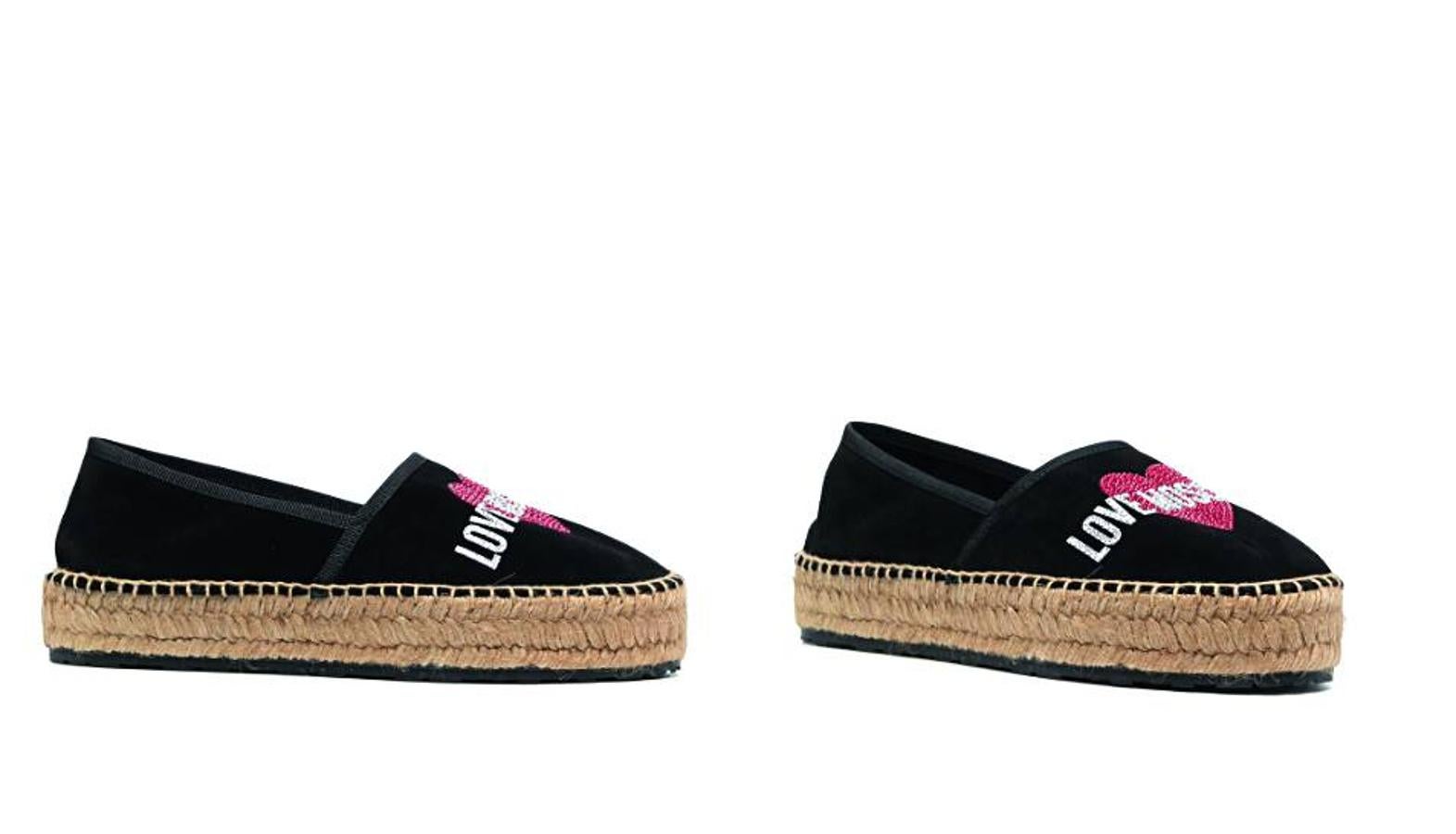 Con corazón bordado, de Moschino.