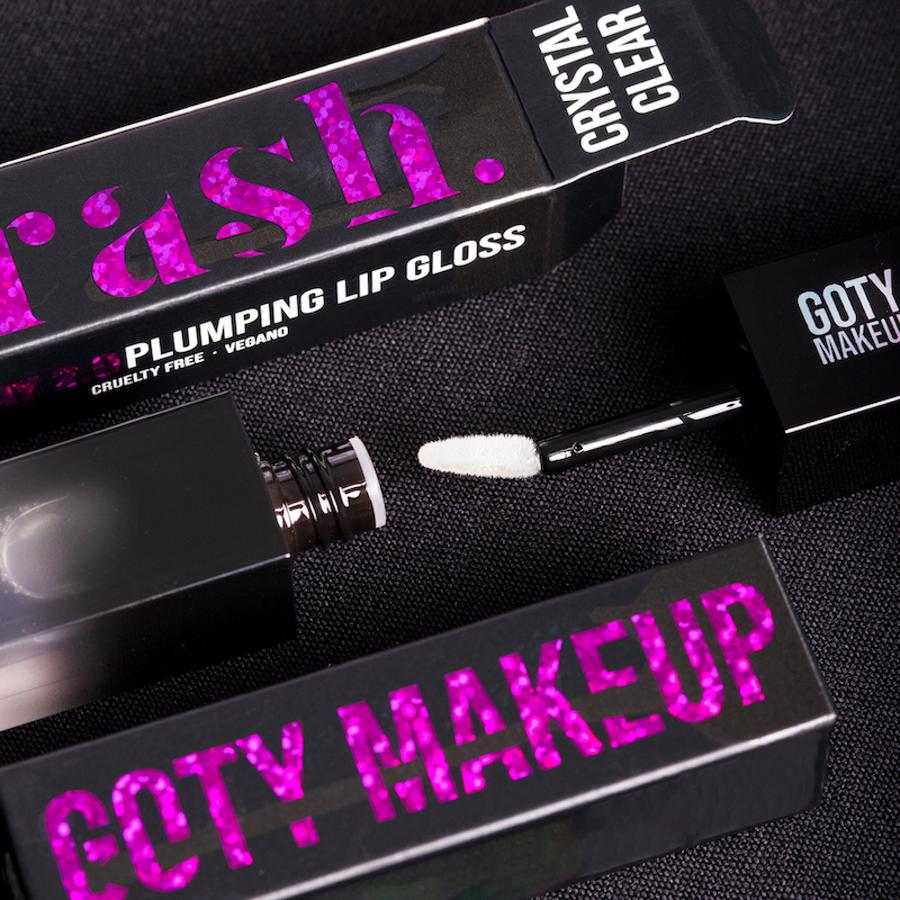 El gloss de la segunda colección de Goty MakeUp para Krash Kosmetics se ha agotado a la semana de su lanzamiento. Con él conseguirás unos labios el doble de carnosos y perfilados para llevarlos solamente como gloss o aplicando un labial encima. Además, es vegano y de larga duración. (10,95 euros)