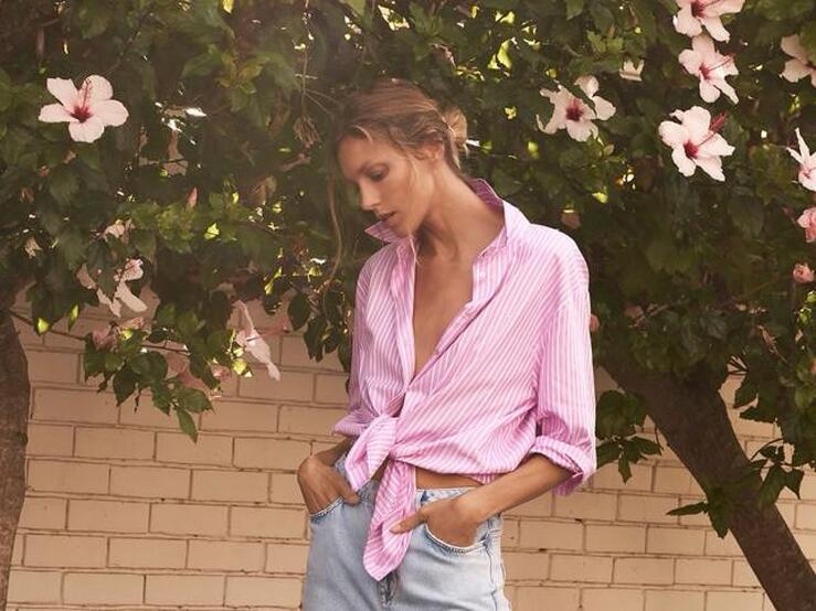Fotos: Las pasarelas y las influencers ya nos lo advirtieron: la camisa rosa es el comodín infalible con el que triunfar sí o sí esta primavera
