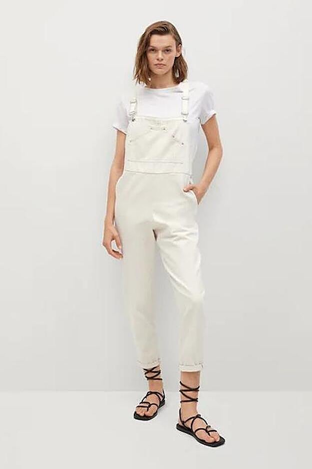 Peto denim crop de la nueva colección de Mango. (39,99 euros).