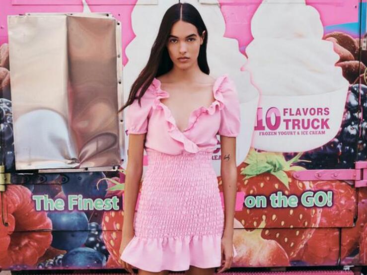 Fotos: Pon un vestido con diseño nido de abeja en tu vida y ten siempre a mano el vestido más favorecedor y bonito de la temporada