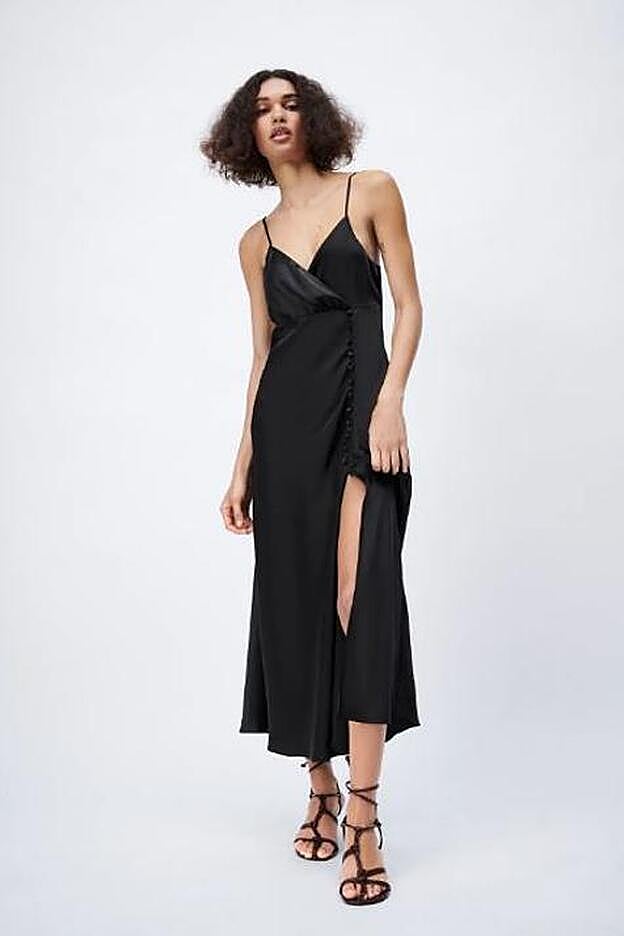 Vestido lencero negro de Zara.