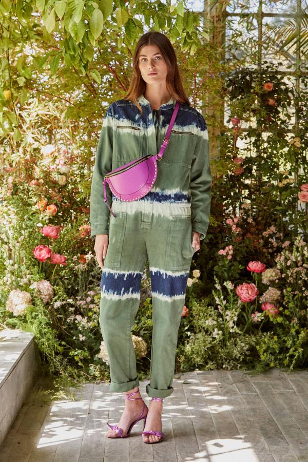 Mono de Chloé Stora; zapatos y bolso de Isabel Marant.