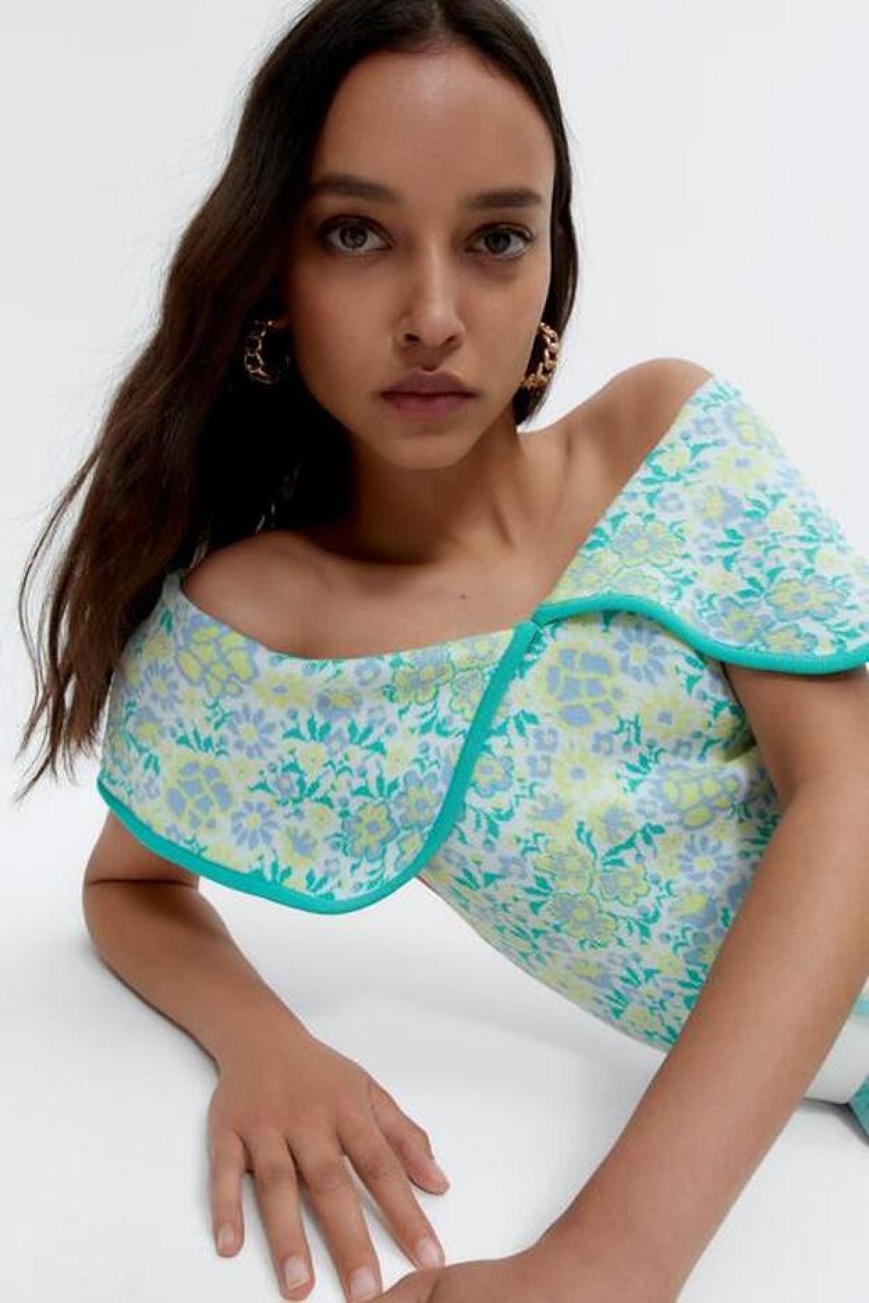 Pincha en la imagen para descubrir los tops crochet más bonitos del momento que son perfectos para combinarlos con shorts y minifaldas denim.