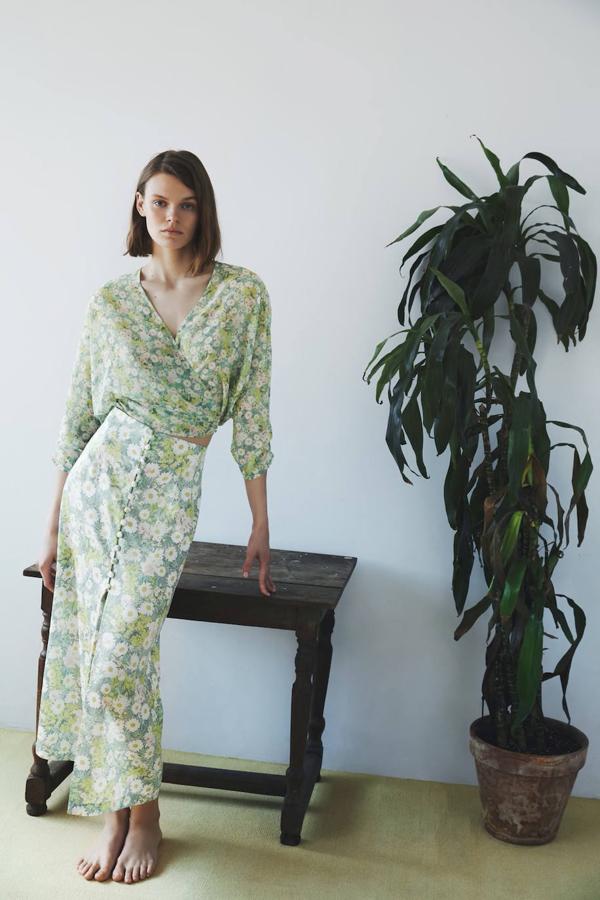 Blusa estampada de manga larga con puños elásticos, de Zara (22,95 €).