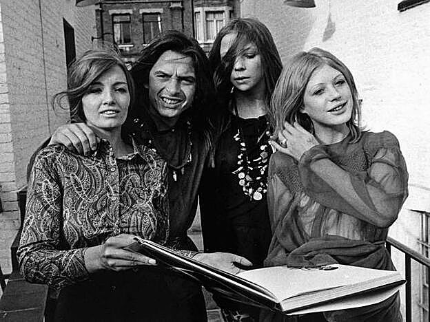 Christine Keeler, Penelope Tree y Marianne Faithfull con el fotógrafo David Bailey, en 1969.