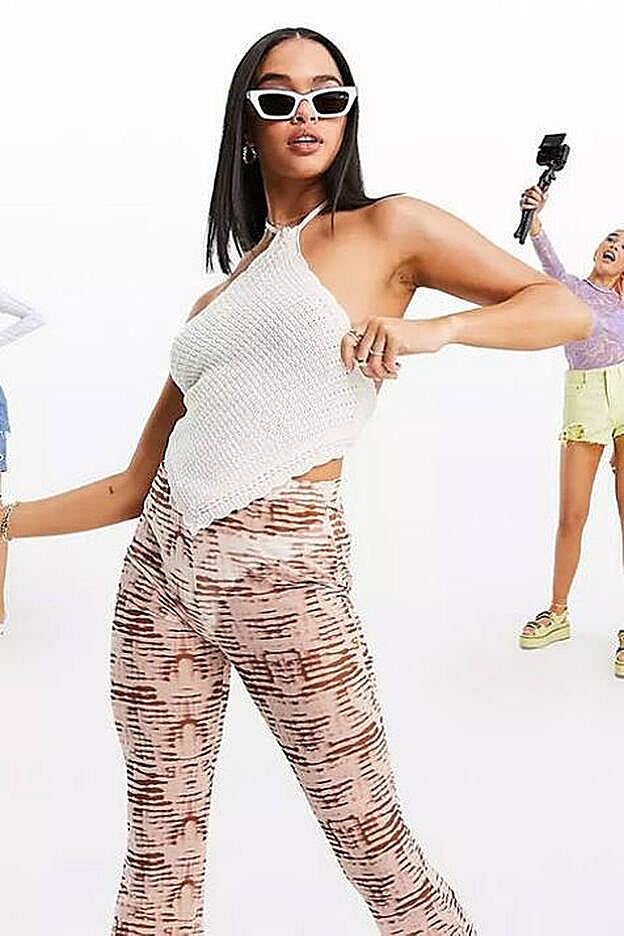 El top de estilo croché cuesta 22,99 €