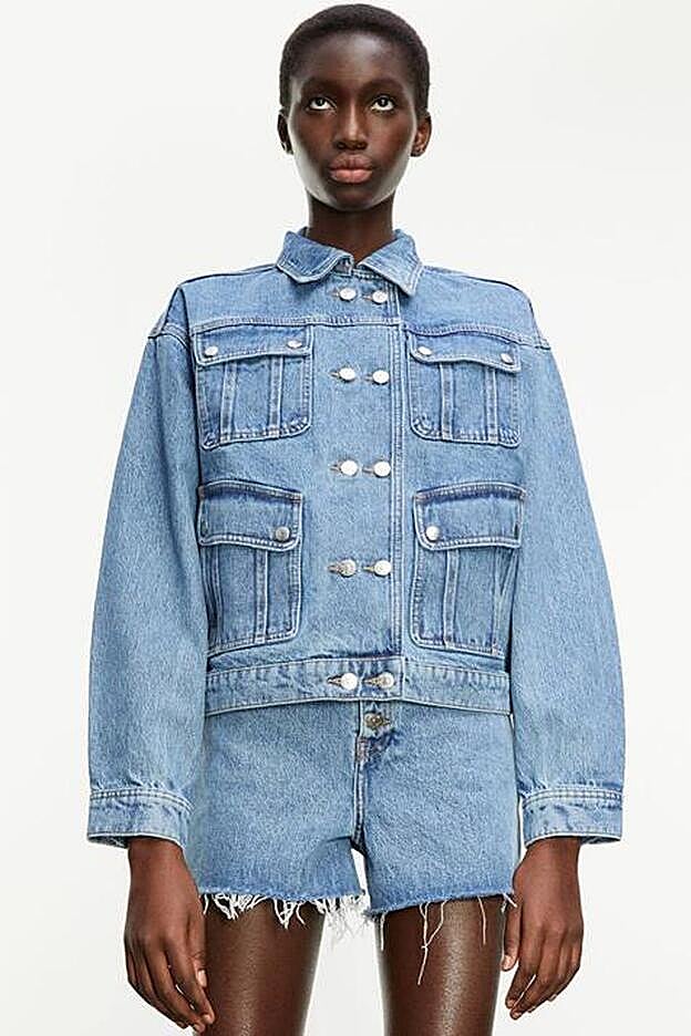 El tallaje de esta marca es diferente, por lo que te recomendamos consultar la guía de tallas