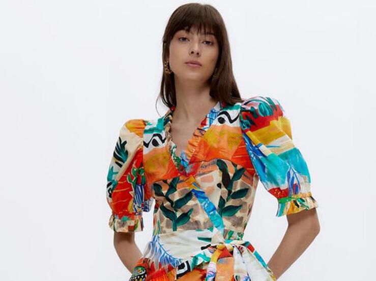 Fotos: Un top de estampado tropical es la única prenda que necesitas tener ya en tu armario si quieres elevar la elegancia de todos tus looks