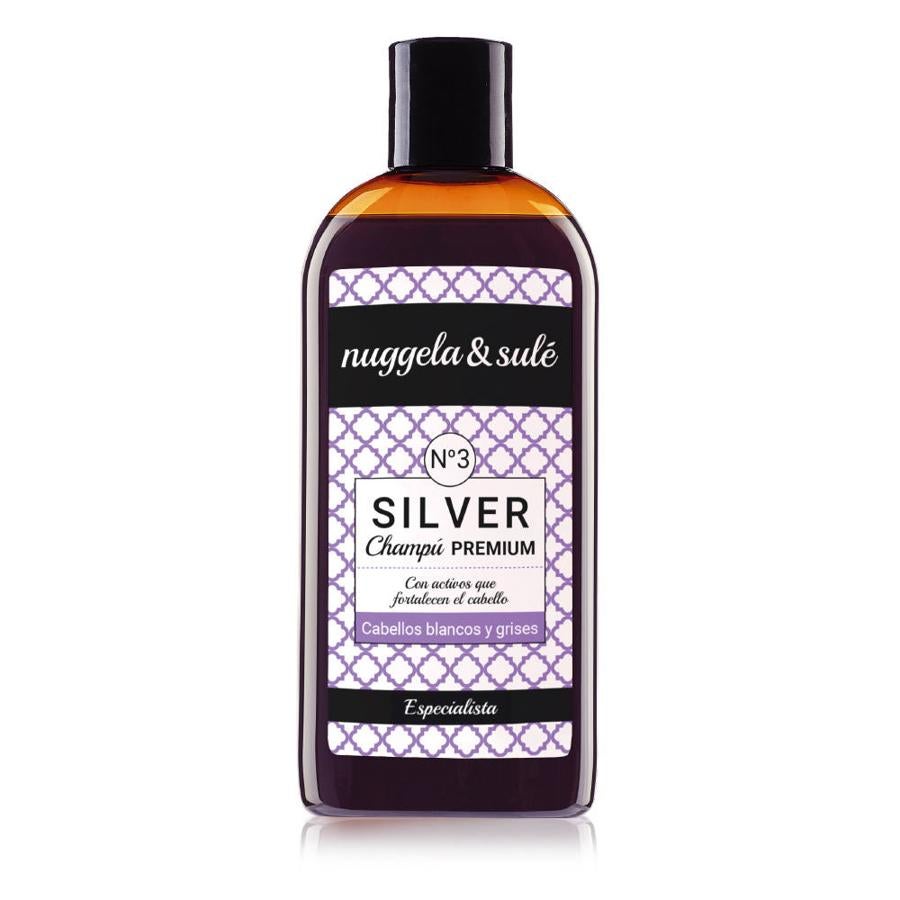 Además de contar con pigmentos violetas para evitar que los rubio polares y claros adquieran reflejos amarillentos, este champú incorpora a su fórmula la combinación de cebolla roja y glucógeno marino. Un rubio cuidado y fortalecido con más volumen. Además, su fórmula no pigmenta la piel o las manos. (19,90 euros)