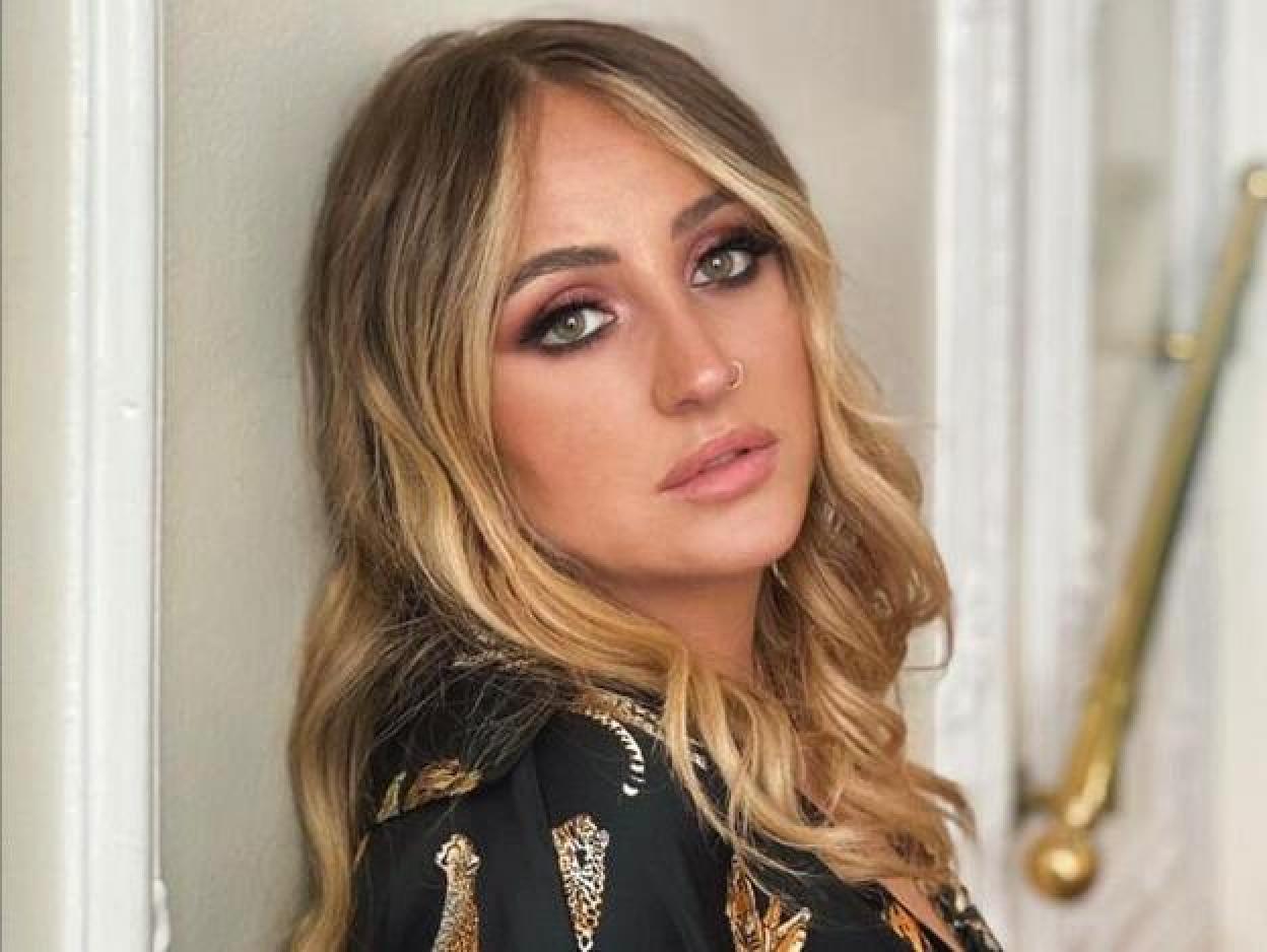 El capítulo de esta noche de "Rocío, contar la verdad para seguir viva", habla de nuevo de Rocío Flores. Si quieres conocer más detalles de la vida de Rocío Carrasco, pincha en la foto