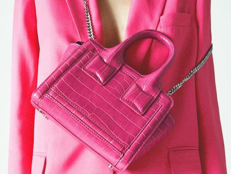 Fotos: Los mejores bolsos, en tamaño mini, para llevar solo lo justo y necesario (y todos cuestan menos de 30 euros)