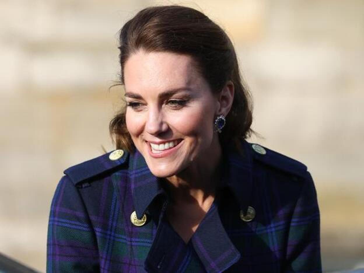 Haz click en la imagen para descubrir otros diez peinados fáciles con coleta que rejuvenecen a partir de los 40 y sientan bien a cualquier edad.