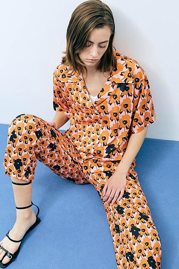 Este conjunto pijamero de Sfera es ideal para estar en casa y para looks de calle que sientan igual de bien a los 20 y a los 50