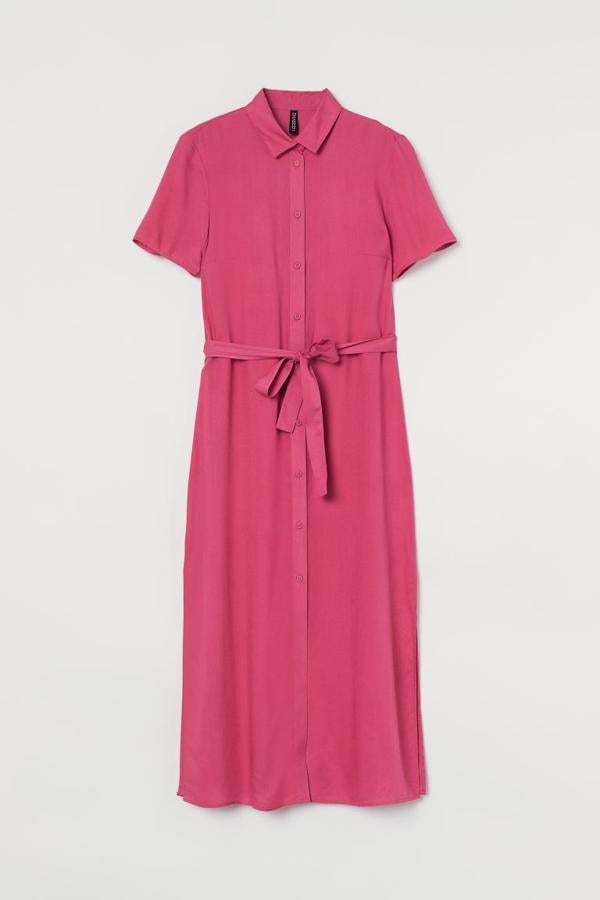 Vestido midi de manga corta, de H&M (19,99 €).