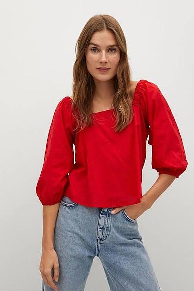 El precio de las dos blusas es de 25,99 €