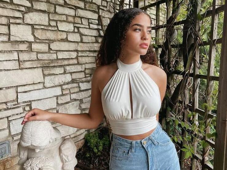 Fotos: Canalé, de punto o con bordado inglés: 11 tops blancos que vas a combinar con todo esta temporada