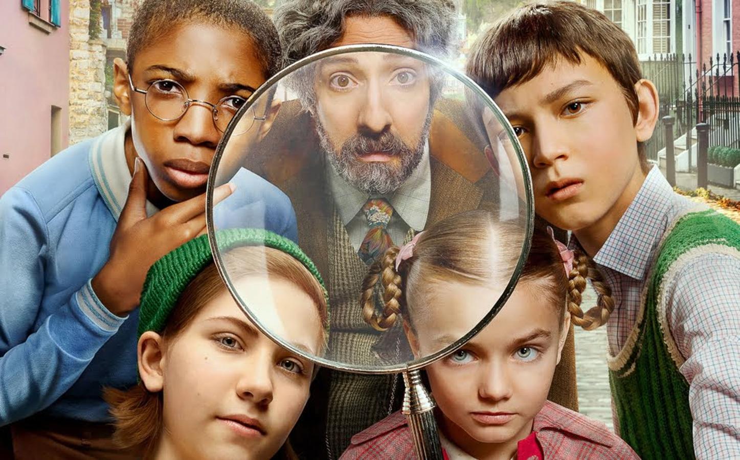 La Misteriosa Sociedad Benedict. Temporada 1. Disney Plus. 25 de junioDespués de ganar un concurso para obtener becas, el peculiar Sr. Benedict recluta a cuatro huérfanos dotados de poderes para una peligrosa misión cuyo objetivo es salvar al mundo de una crisis global conocida como “La Emergencia”. Reynie, Sticky, Kate y Constance deben infiltrarse en el misterioso Instituto L.I.V.E. para descubrir qué se esconde detrás de esa crisis. Todo indica que el director, el sofisticado Dr. Curtain, está detrás de ese estallido de pánico en todo el mundo, así que los niños de La Misteriosa Sociedad Benedict deberán idear un plan para derrotarlo.