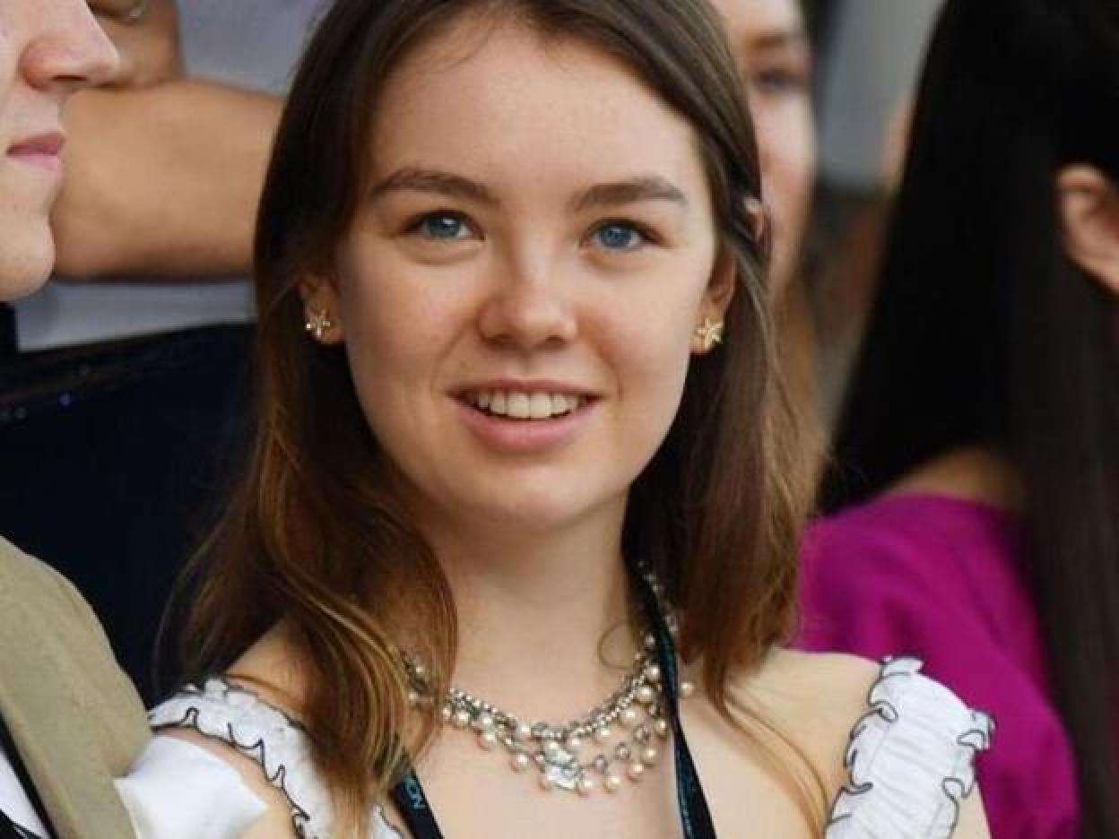 La princesa Alexandra de Hannover es la hija menor de Carolina de Mónaco. Si quieres ver la relación de Grace Kelly, su abuela, con sus hijos, pincha en la imagen.