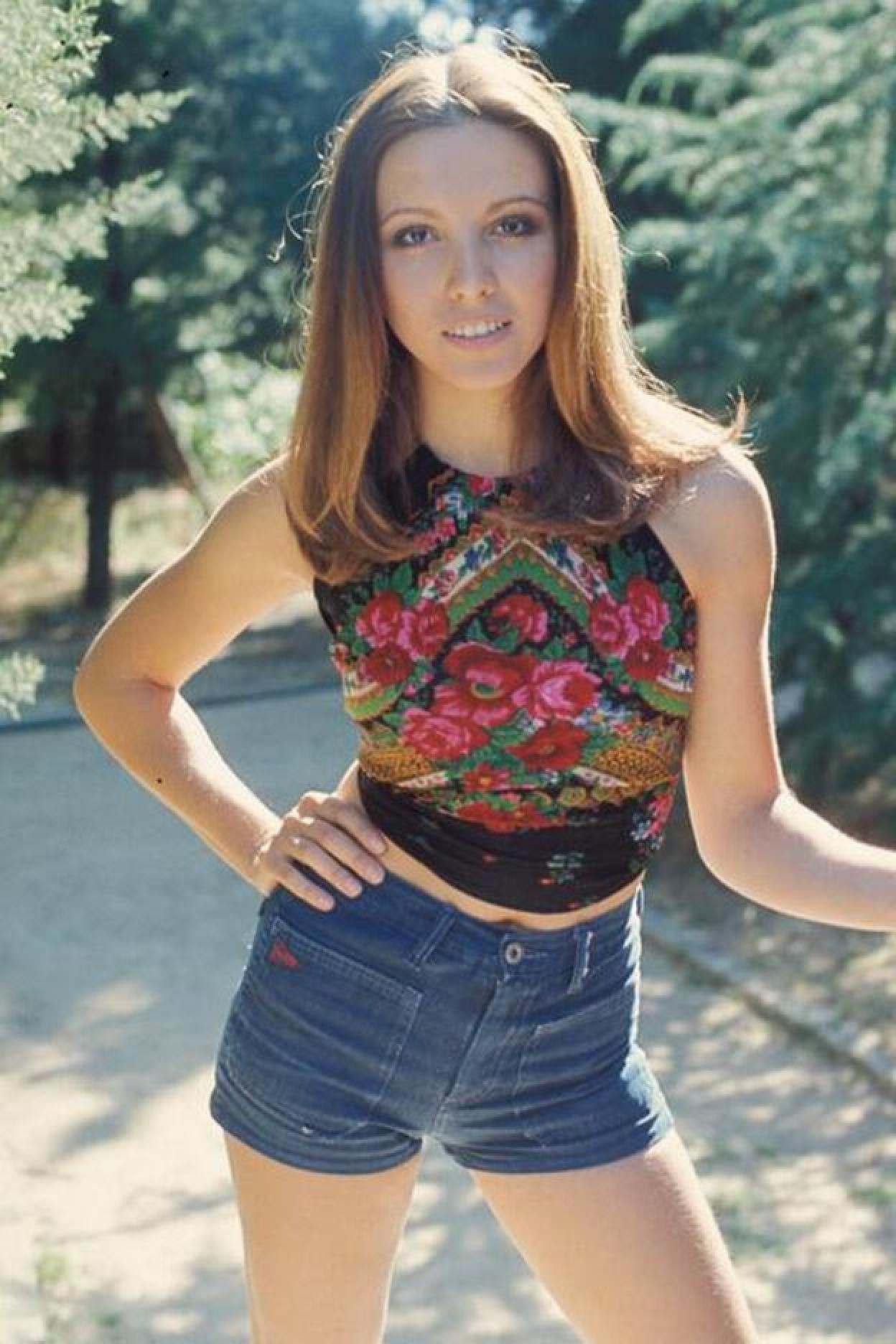 Ana Belén en los años 70, cuando alternaba teatro con cine y recién empezaba su relación sentimental con Víctor Manuel.