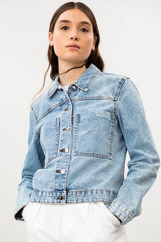 La cazadora de Lefties está disponible en tres colores