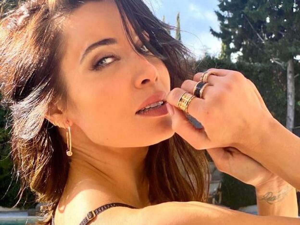 Pincha en la imagen para ver 7 pantalones anchos con cintura alta de Uterqüe que sientan de maravilla y son comodísimos.