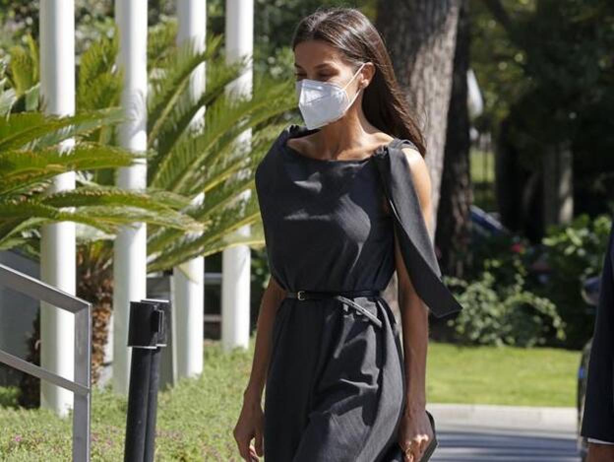 Pincha en la foto para ver 15 vestidos nuevos de marcas españolas que podría estrenar la Reina Letizia esta primavera