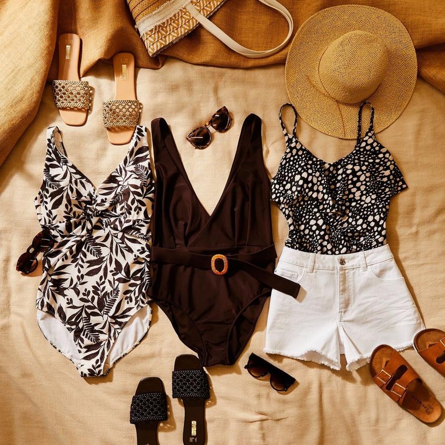 ¿Qué es lo primero que vamos a meter en nuestra maleta de playa? Por supuesto, unos bañadores tan bonitos como estos de Primark que, además de hacer tipazo, son perfectos para llevar como body cuando vayamos al chiringuito y al 'after beach'. Cuestan 13 euros en Primark.