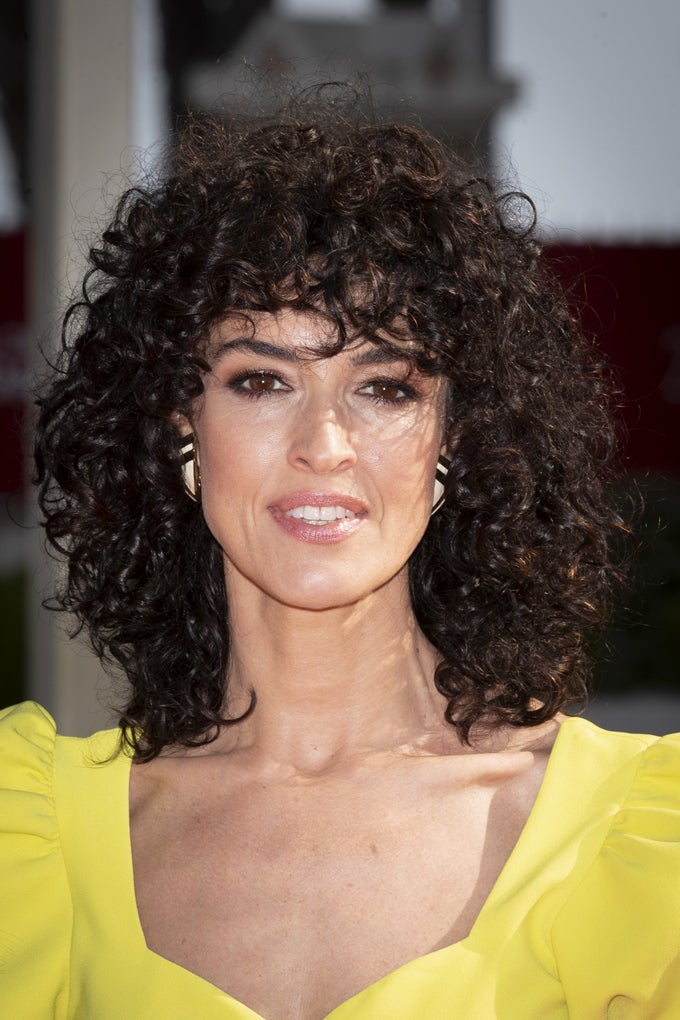 ¡Vivan los rizos! Blanca Romero tiene una melena salvaje y lo demostró potenciando los rizos al máximo.