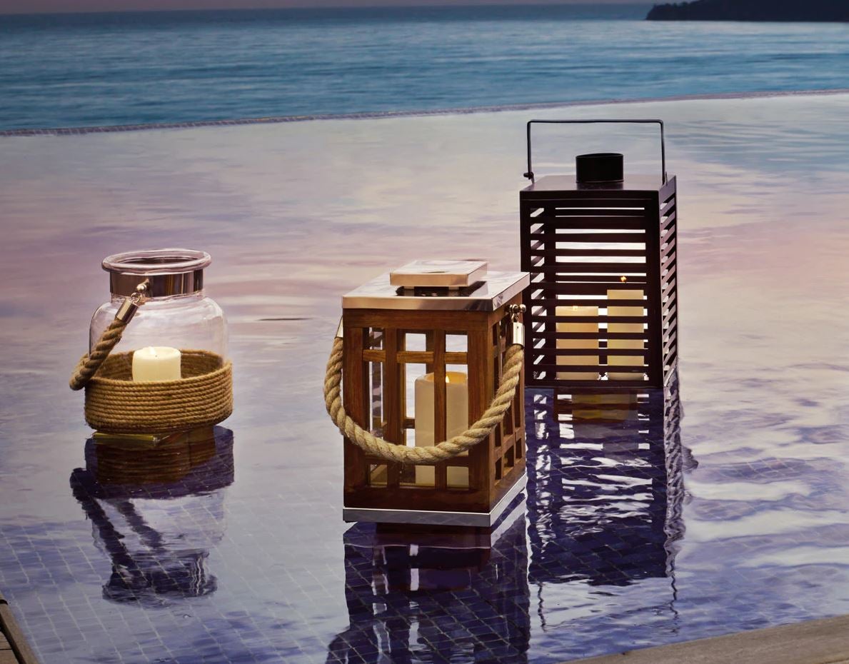 Estos faroles darán un toque perfecto de calidez a tus veladas en el jardín. Están disponibles desde 15.95 euros en El Corte Ingles.