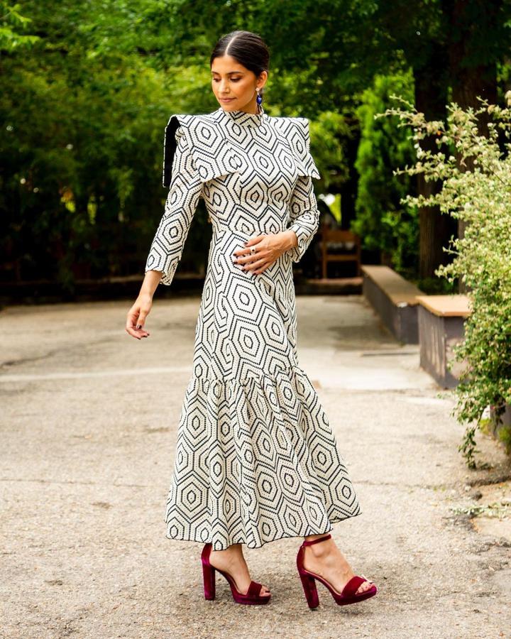 María G. de Jaime ha elegido para el bautizo de su hija Catalina el ya famoso vestido África de The IQ Collection, el más deseado de la firma de Inés Domecq.