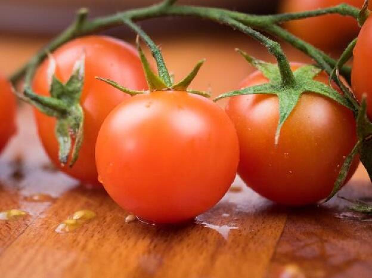 Las frutas y verduras son las mejores fuentes alimenticias de vitamina C. Pincha para ver los 8 alimentos que tienen más vitamina C que las naranjas.