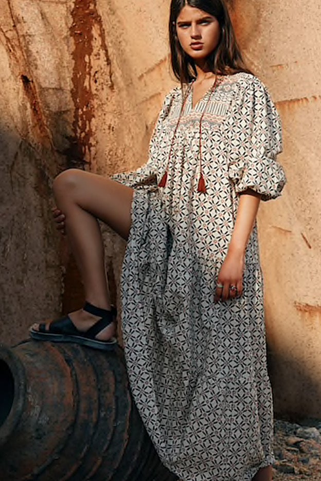 Vestido midi con estampado boho de la nueva colección de Pull&Bear.