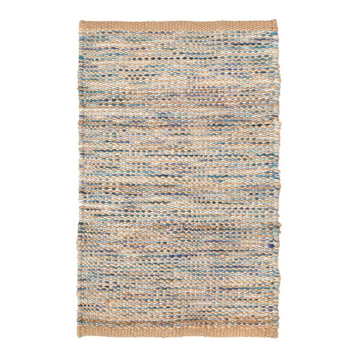 Con yute natural y tejida a mano, esta alfombra (desde 319 euros) de El Corte Inglés es perfecta para dar ese toque mediterráneo a la terraza. Fresca, ligera, transpirable, e idónea para todas las estancias.